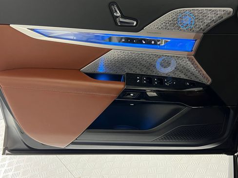 Used 2023 BMW 740i image 23