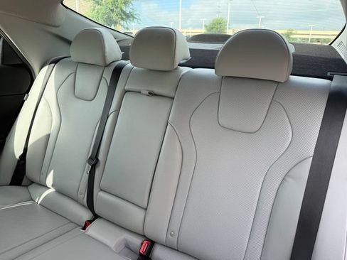 Used 2024 Hyundai Elantra Limited FWD image 27
