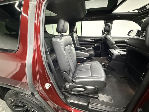 Used 2024 Jeep Wagoneer Series II image 29