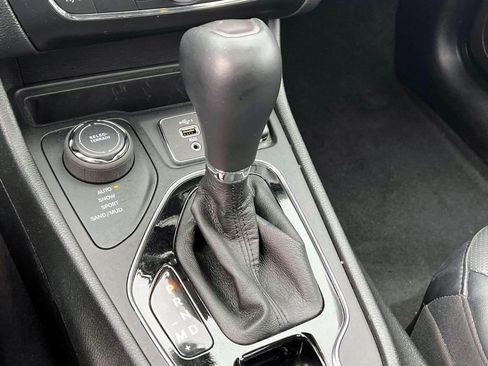 Used 2022 Jeep Cherokee Limited image 26