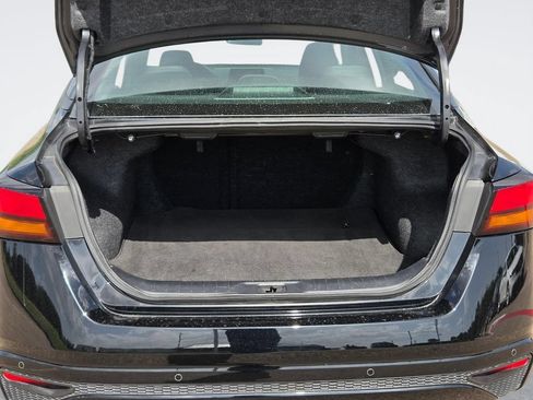 Used 2025 Nissan Altima 2.5 SV FWD image 11