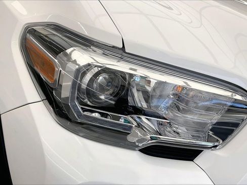 Used 2022 Toyota Tacoma TRD Off-Road image 29