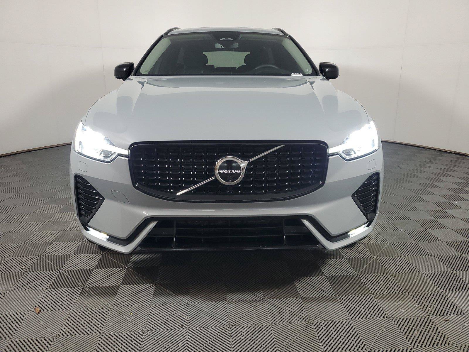 Used 2024 Volvo XC60 B5 Ultimate AWD/4WD image 2