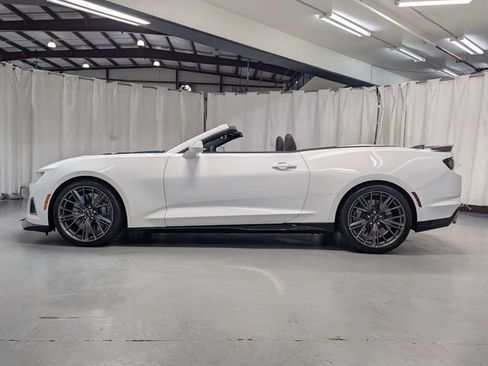 Used 2021 Chevrolet Camaro ZL1 RWD image 25