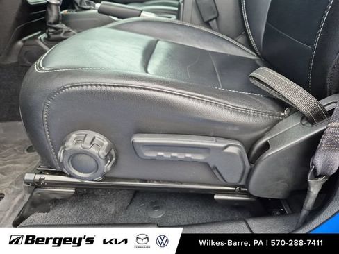 Used 2022 Jeep Wrangler Unlimited Sahara w/ Cold Weather Group AWD/4WD image 13
