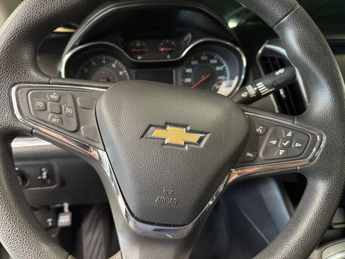Used 2018 Chevrolet Cruze LT w/ Convenience Package FWD image 19