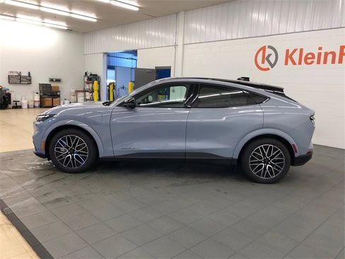 Used 2025 Ford Mustang Mach-E Premium image 4