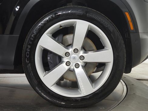 Used 2023 Land Rover Defender 110 SE image 12