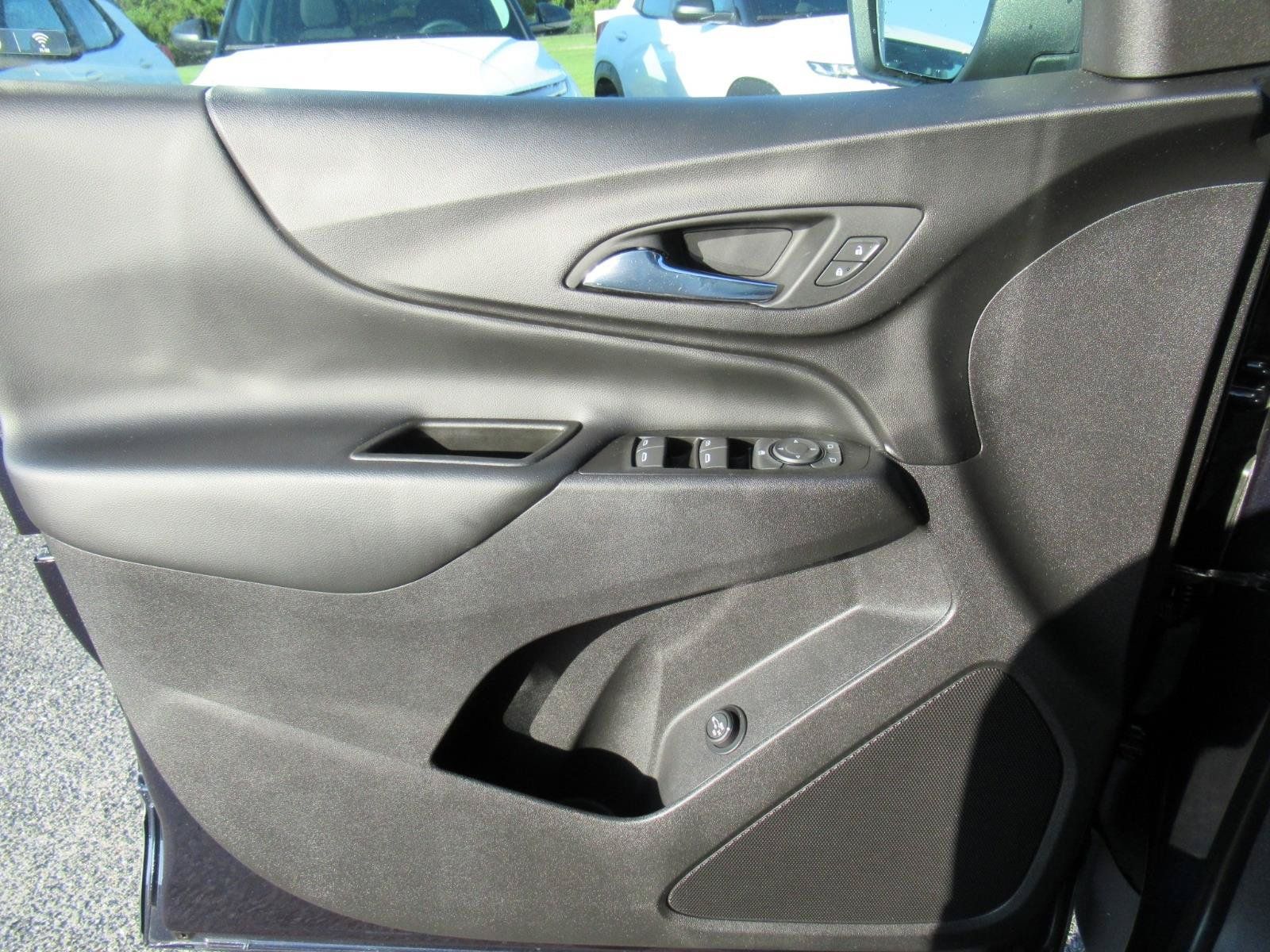 Used 2020 Chevrolet Equinox LT FWD image 18