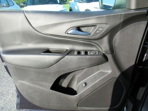 Used 2020 Chevrolet Equinox LT FWD image 18