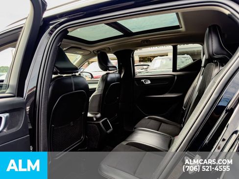 Used 2020 Volvo XC40 T5 Momentum AWD/4WD image 17