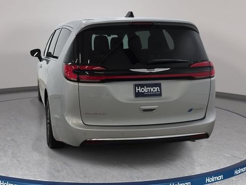 Used 2024 Chrysler Pacifica Limited FWD image 7