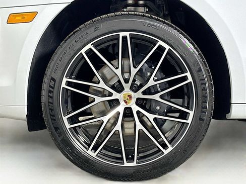 New 2026 Porsche Macan image 32