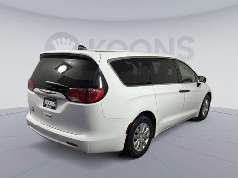 Used 2019 Chrysler Pacifica L image 4