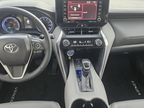 Used 2021 Toyota Venza LE w/ Carpet Mat Package (TMS) AWD/4WD image 9