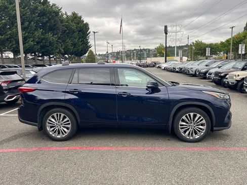 Used 2020 Toyota Highlander Platinum AWD/4WD image 4
