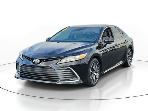 Certified 2024 Toyota Camry XLE FWD image 3