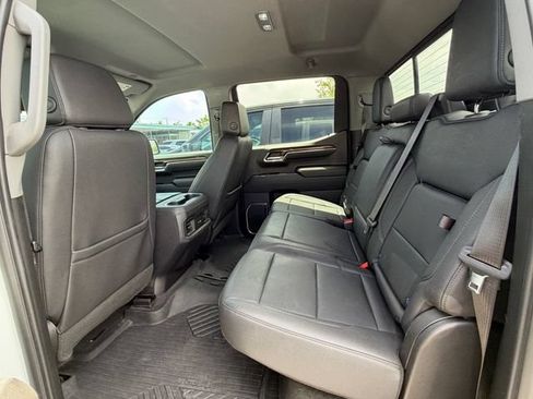 Used 2024 Chevrolet Silverado 1500 LT Trail Boss w/ LT Trail Boss Premium Package AWD/4WD image 12