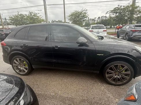 Used 2017 Porsche Cayenne S Platinum AWD/4WD image 10