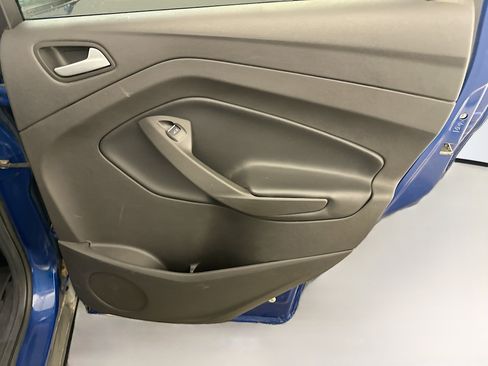 Used 2019 Ford Escape SE image 30