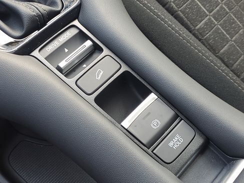 Used 2025 Honda HR-V LX image 29