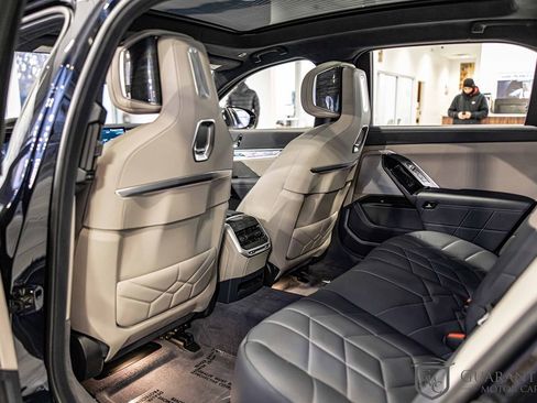 Used 2025 BMW 760i xDrive w/ Executive Package image 33