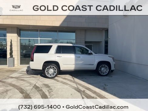 Used 2020 Cadillac Escalade Platinum image 4
