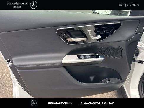 Used 2025 Mercedes-Benz GLC 300 image 11