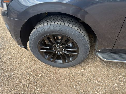 Used 2022 Ford Expedition XLT RWD image 12