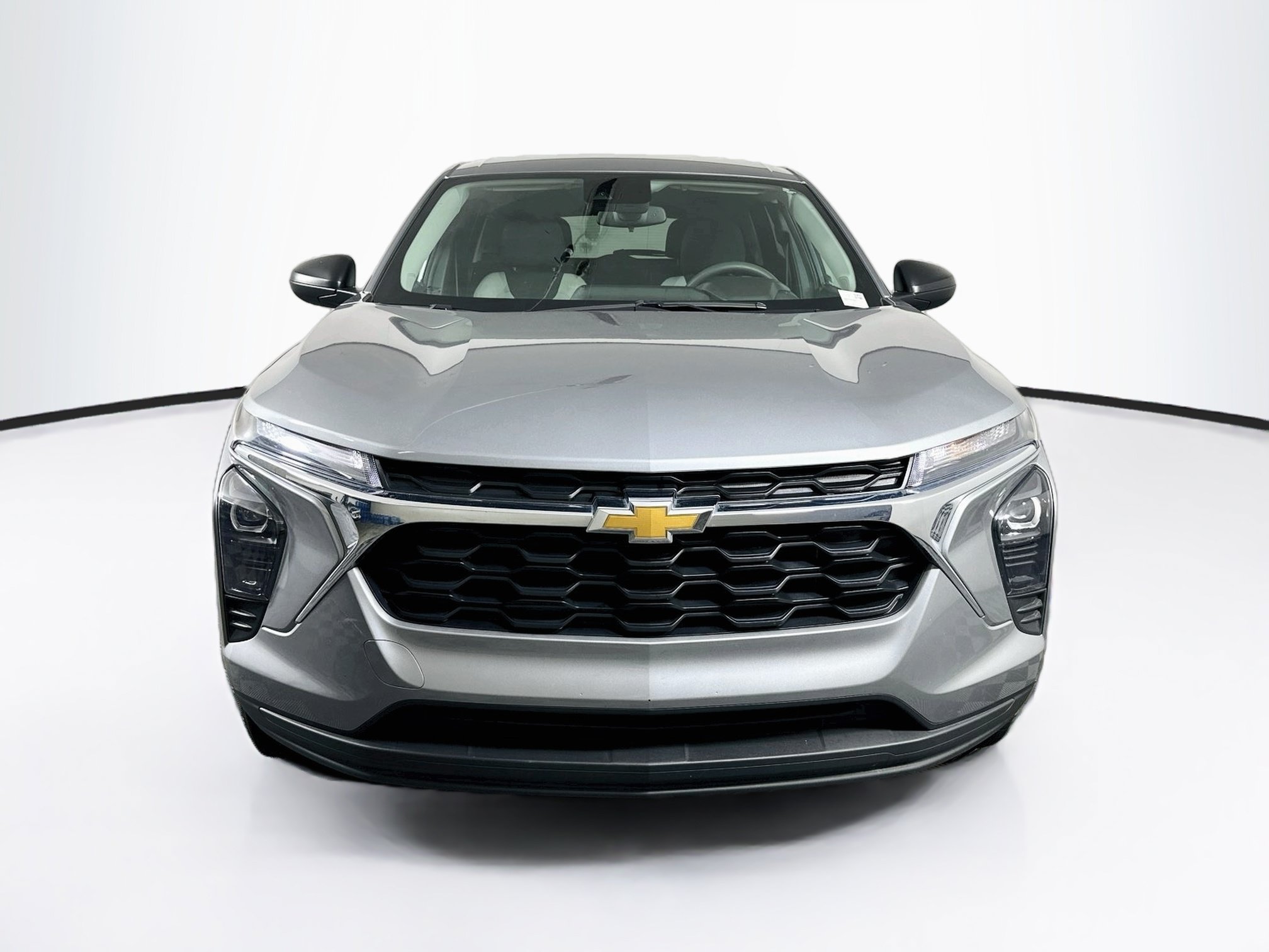Used 2025 Chevrolet Trax LS FWD image 2