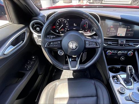 Used 2024 Alfa Romeo Giulia Ti AWD/4WD image 17