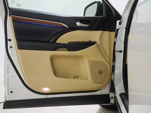 Used 2019 Toyota Highlander Limited image 20