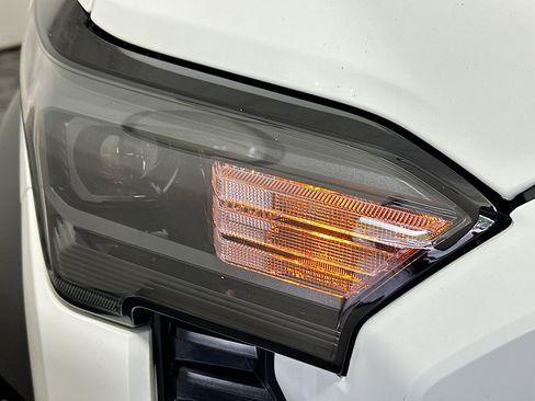 Used 2024 Toyota Tacoma TRD Off-Road AWD/4WD image 9