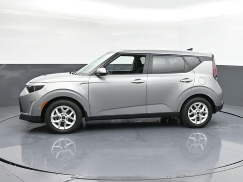 Used 2023 Kia Soul LX w/ LX Technology Package image 5