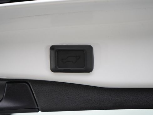Used 2025 Toyota RAV4 XLE w/ Convenience Package AWD/4WD image 17