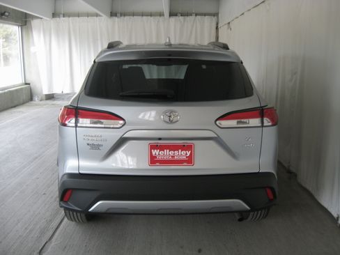 Certified 2022 Toyota Corolla Cross LE w/ Moonroof Package image 26