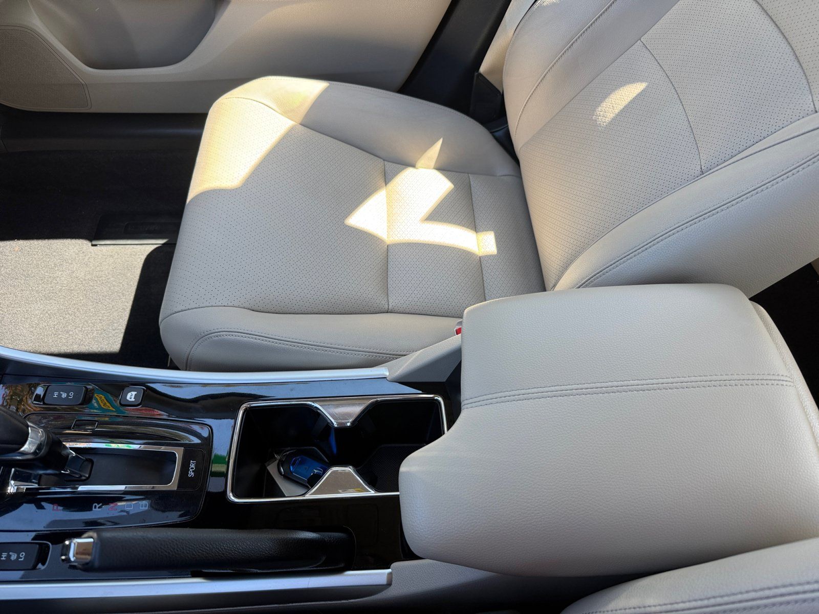 Used 2017 Honda Accord Touring image 14