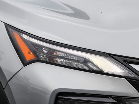 Used 2024 Nissan Rogue S FWD image 4