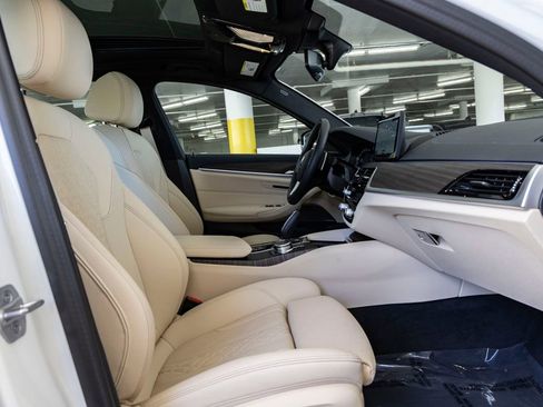 Certified 2023 BMW 530e w/ Premium Package image 28