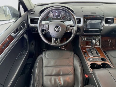 Used 2014 Volkswagen Touareg VR6 image 22