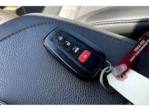 Used 2023 Toyota Camry XLE image 13