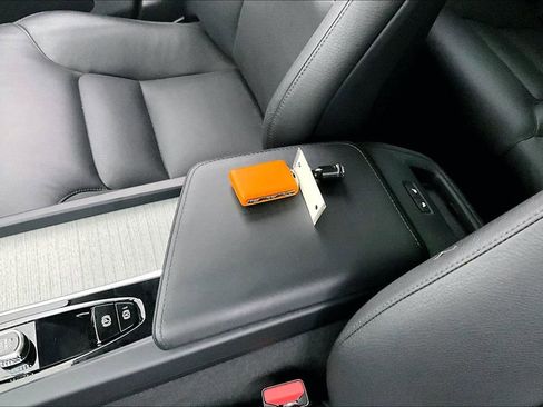 Certified 2025 Volvo XC60 B5 Plus image 13