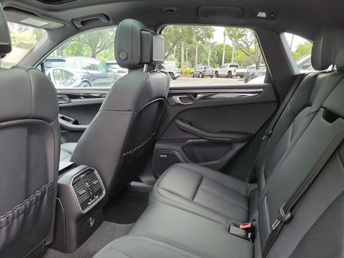 Used 2022 Porsche Macan AWD/4WD image 9