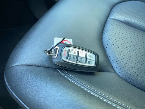 Used 2025 Chrysler Pacifica Select FWD image 32