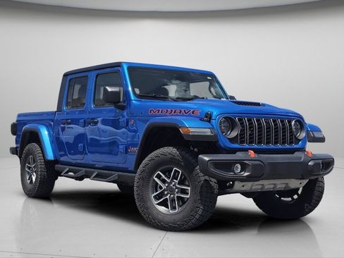 Used 2025 Jeep Gladiator Mojave w/ Convenience Group AWD/4WD image 2