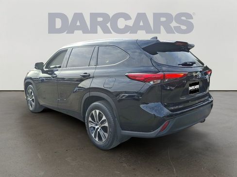 Used 2021 Toyota Highlander XLE image 5
