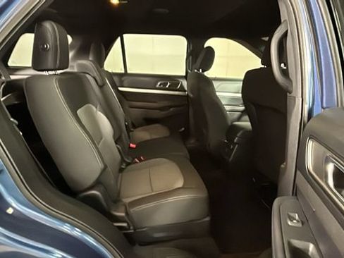 Used 2018 Ford Explorer XLT AWD/4WD image 29