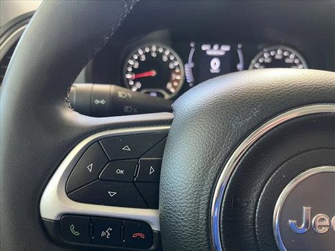 Used 2020 Jeep Renegade Latitude w/ Popular Equipment Group image 19