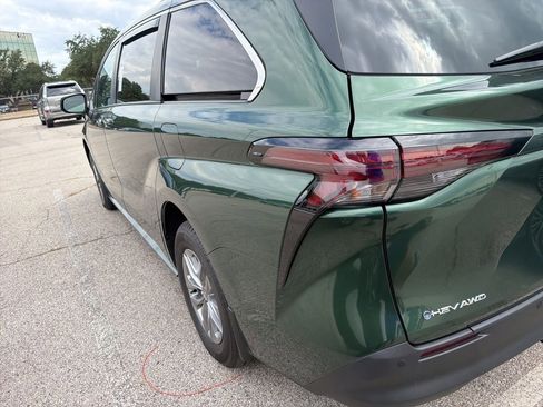 Used 2026 Toyota Sienna XLE AWD/4WD image 7