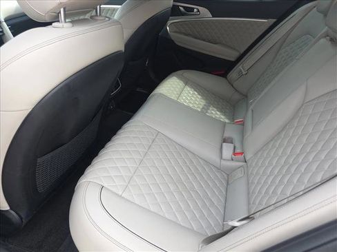 Used 2022 Genesis G70 3.3T RWD image 10